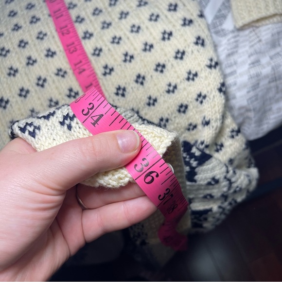 Vintage Nordic Women Navy  & Cream Snowflake winter chunky cardigan in size L/XL - Picture 10 of 10